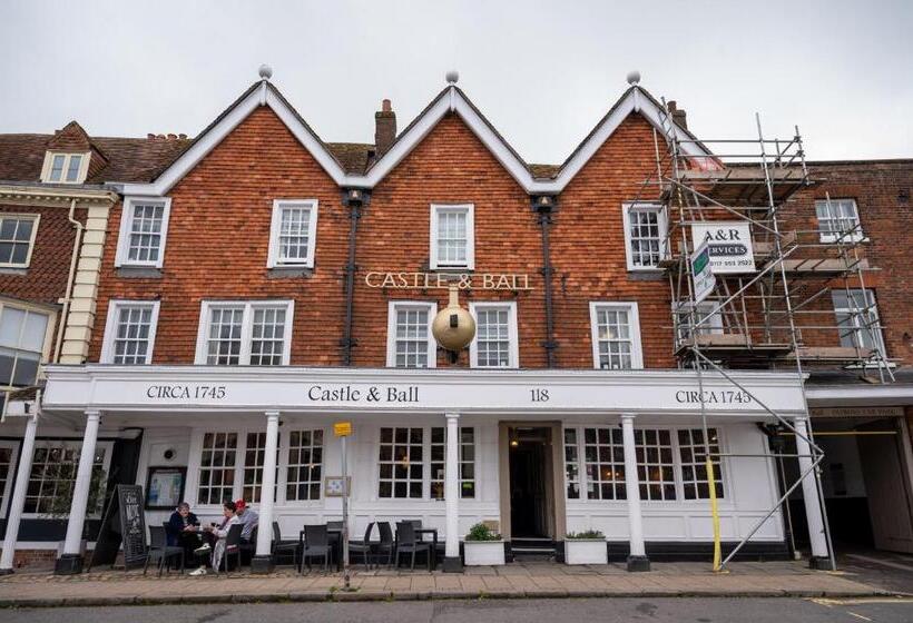 호텔 Castle And Ball By Greene King Inns