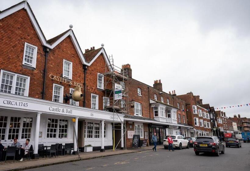 호텔 Castle And Ball By Greene King Inns