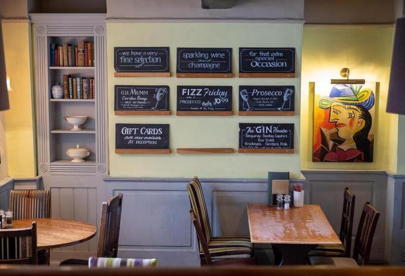 호텔 Castle And Ball By Greene King Inns