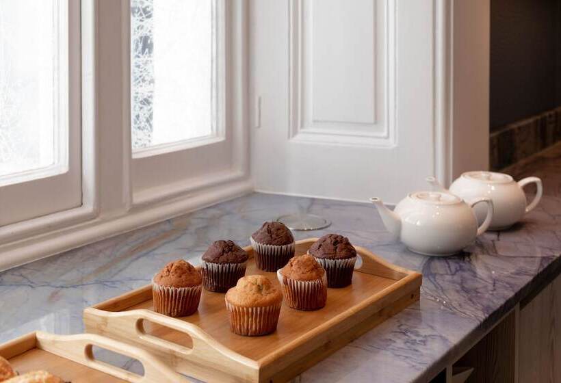 Отель Commodore