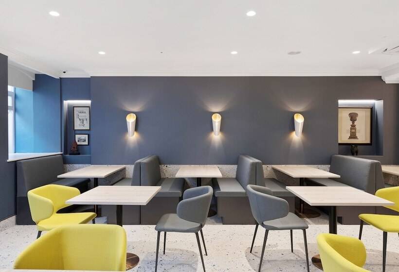 Отель Commodore