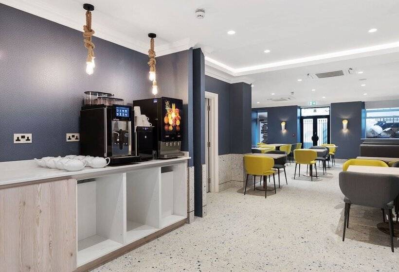 Отель Commodore