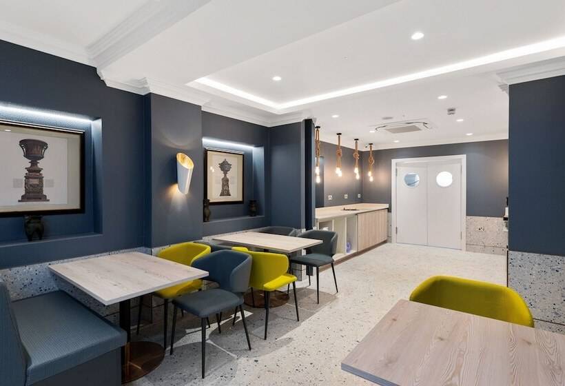 Отель Commodore