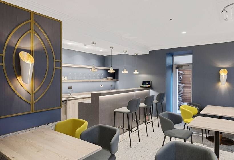 Отель Commodore