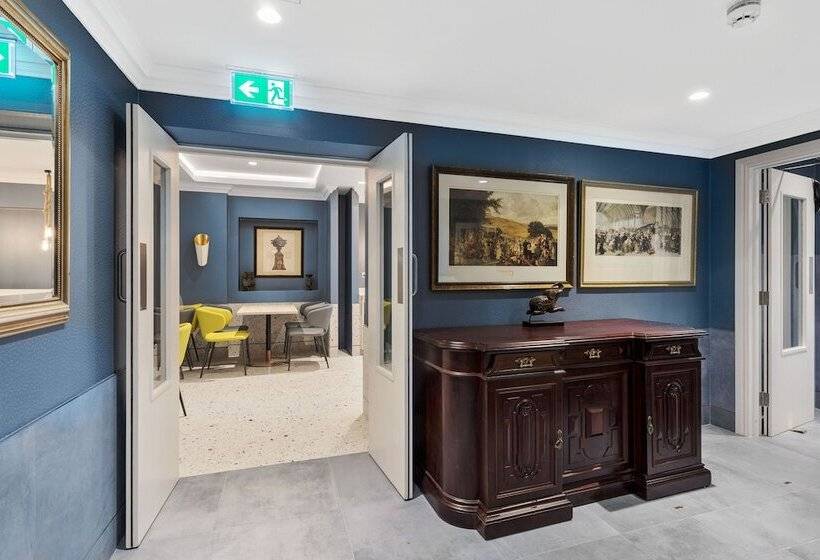 Отель Commodore