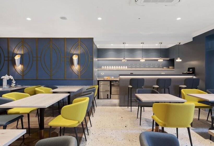 Отель Commodore