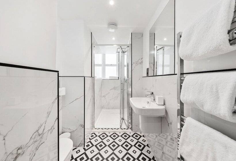 Отель Commodore