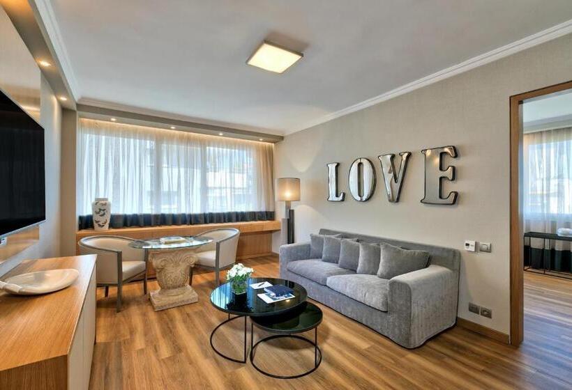 هتل Divani Caravel