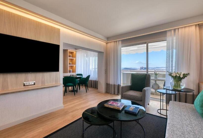 هتل Divani Caravel