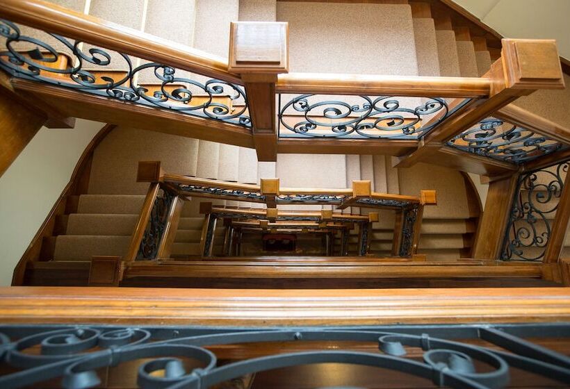 هتل Doubletree By Hilton  London  West End