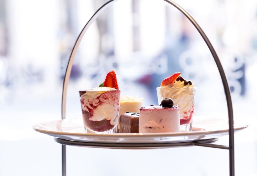 هتل Doubletree By Hilton  London  West End