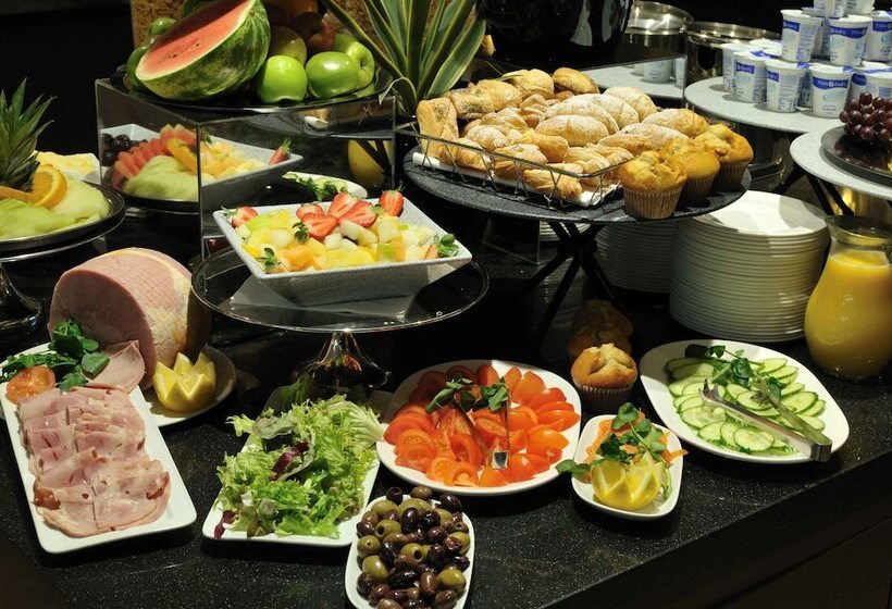 هتل Doubletree By Hilton  London  West End