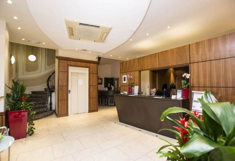 Отель Duke Of Leinster