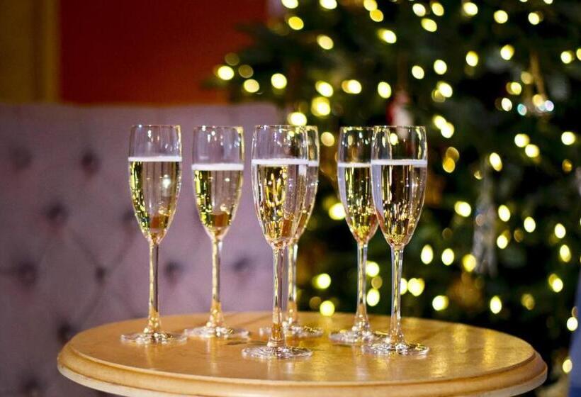 בית מלון כפרי Glewstone Court Country House