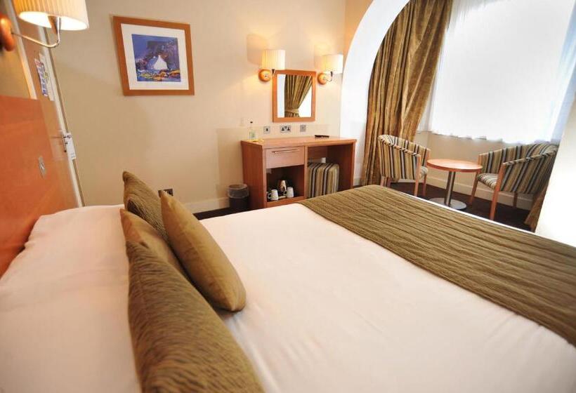 Отель Golden Lion