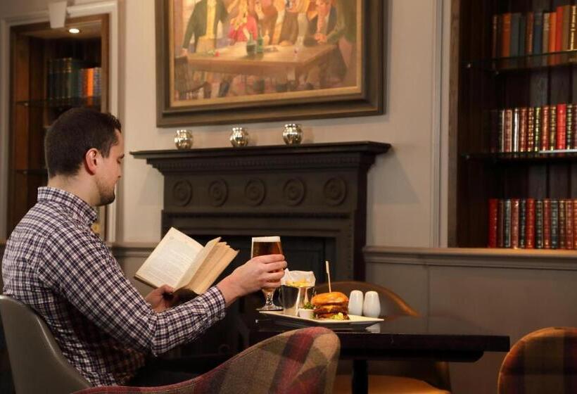 Отель Golden Lion