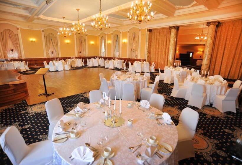 Отель Golden Lion