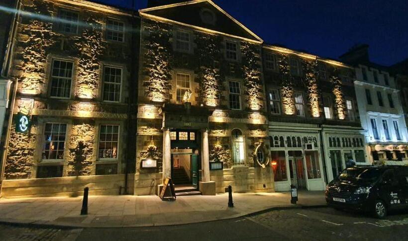 Отель Golden Lion