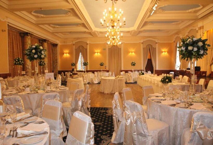 Отель Golden Lion