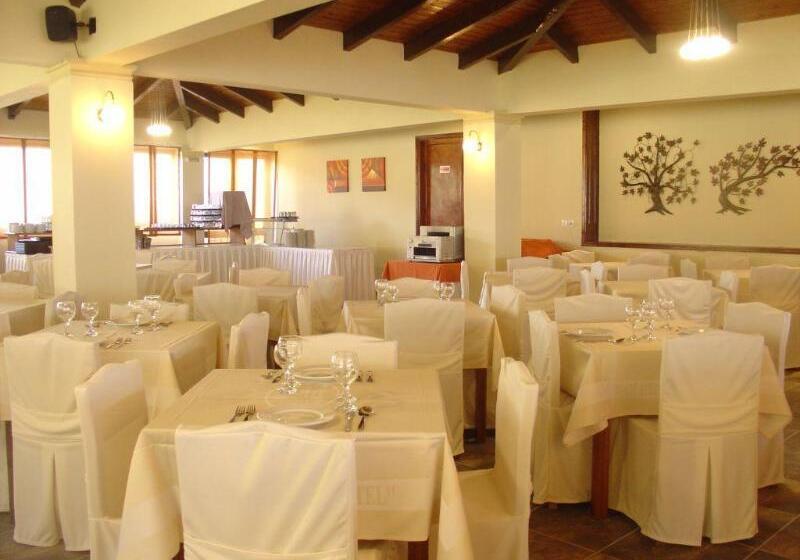 Отель Golden Sands