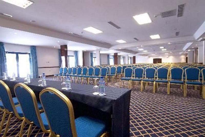 酒店 Golden Tulip Kumasi City