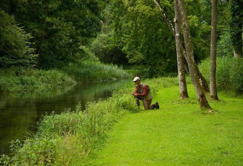 בית מלון כפרי The Grosvenor Stockbridge