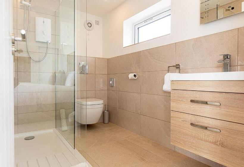 Отель Harbour House