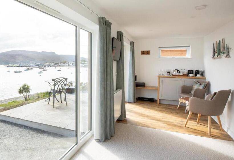 Отель Harbour House