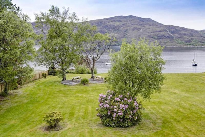 Отель Harbour House