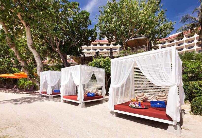 هتل Hilton Guam Resort And Spa
