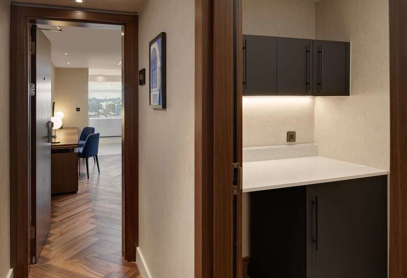 هتل Hilton London Metropole