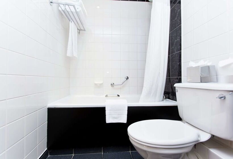 هتل Hilton London Olympia