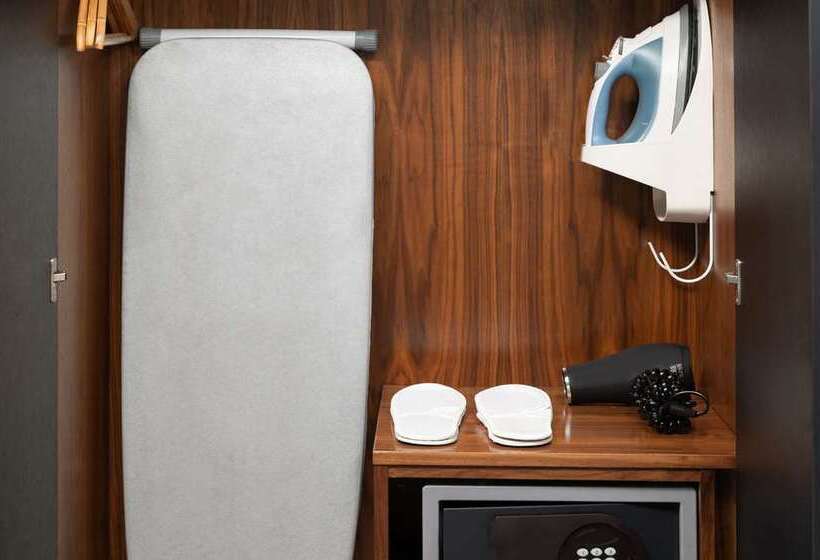 هتل Hilton London Olympia