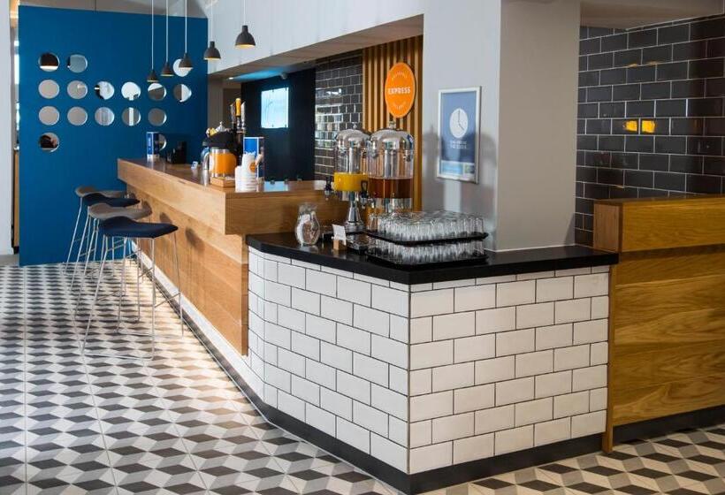 Отель Holiday Inn Express Portsmouth – North, An Ihg