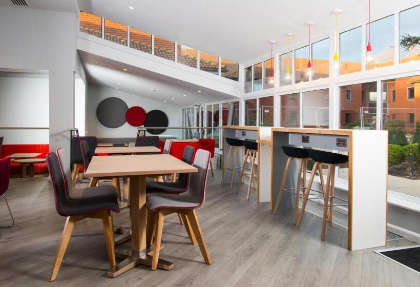 Отель Holiday Inn Express Portsmouth – North, An Ihg