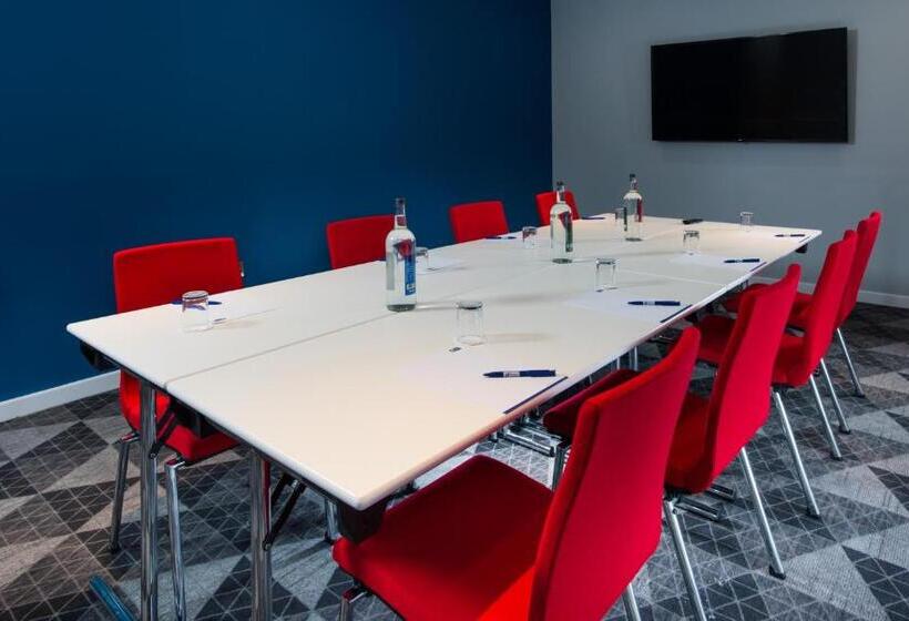 Отель Holiday Inn Express Portsmouth – North, An Ihg