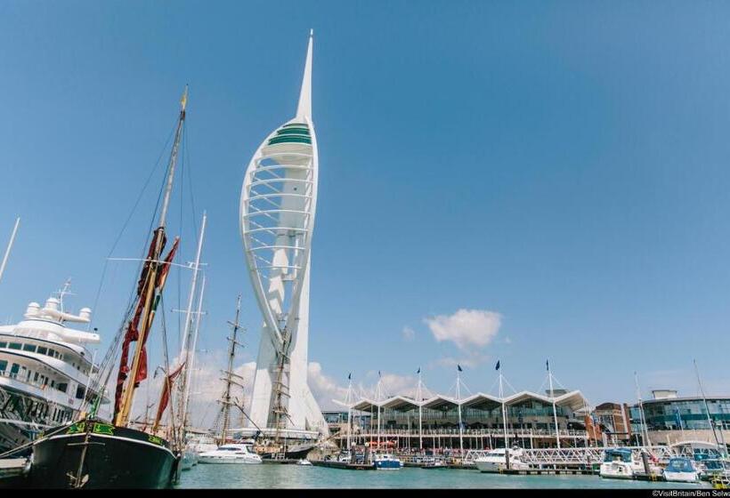 Отель Holiday Inn Express Portsmouth – North, An Ihg