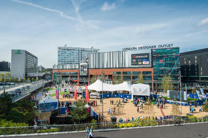 호텔 Holiday Inn London  Wembley