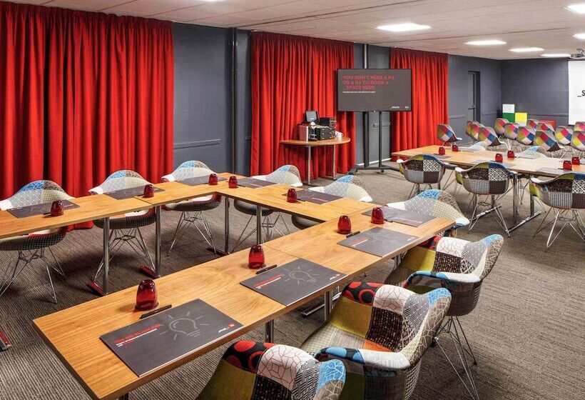 호텔 Ibis London Luton Airport