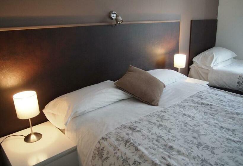 Отель Kingswood