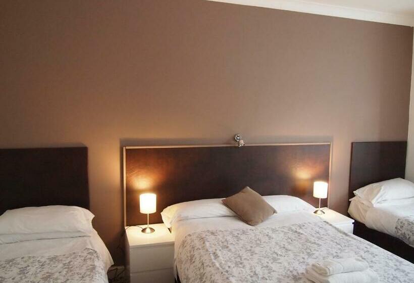 Отель Kingswood