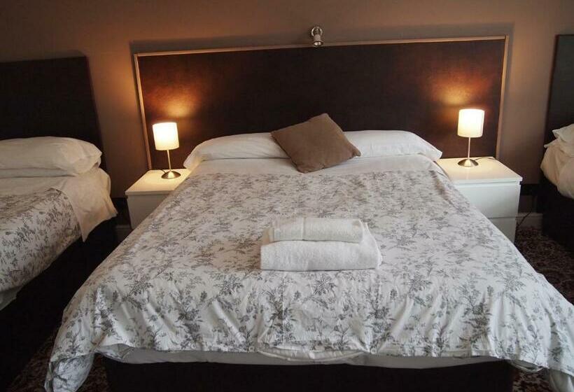 Отель Kingswood