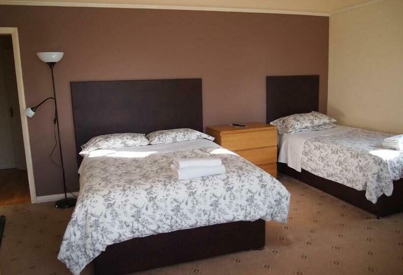 Отель Kingswood