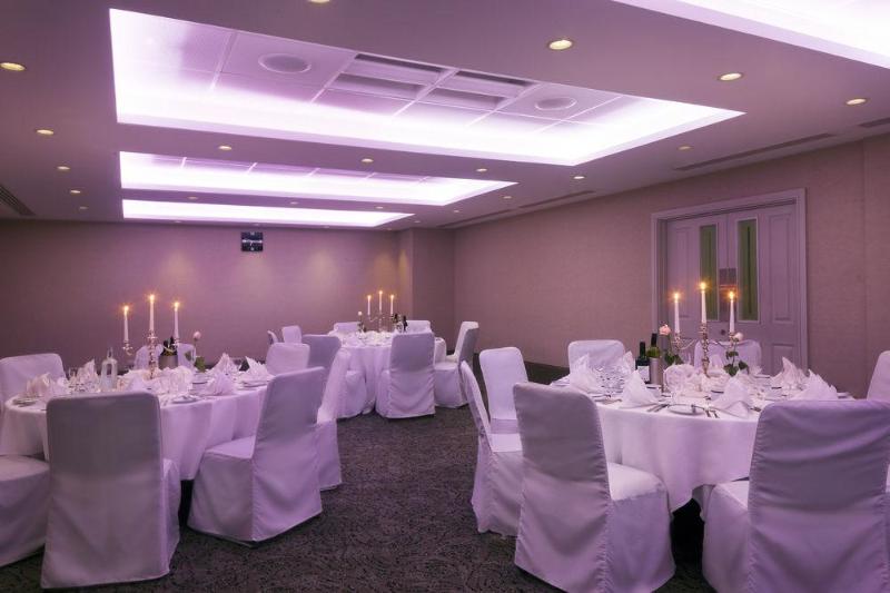 Отель Gem Langham Court