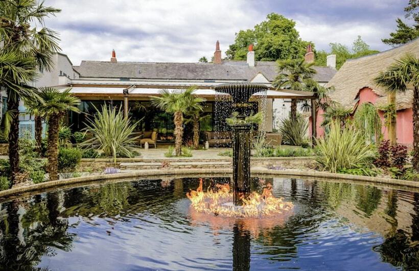 בית מלון כפרי Le Petit Chateau & William De Percy