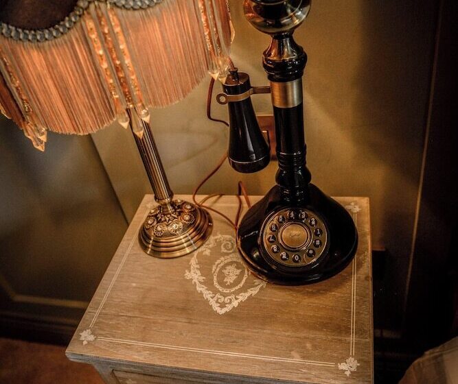 בית מלון כפרי Le Petit Chateau & William De Percy