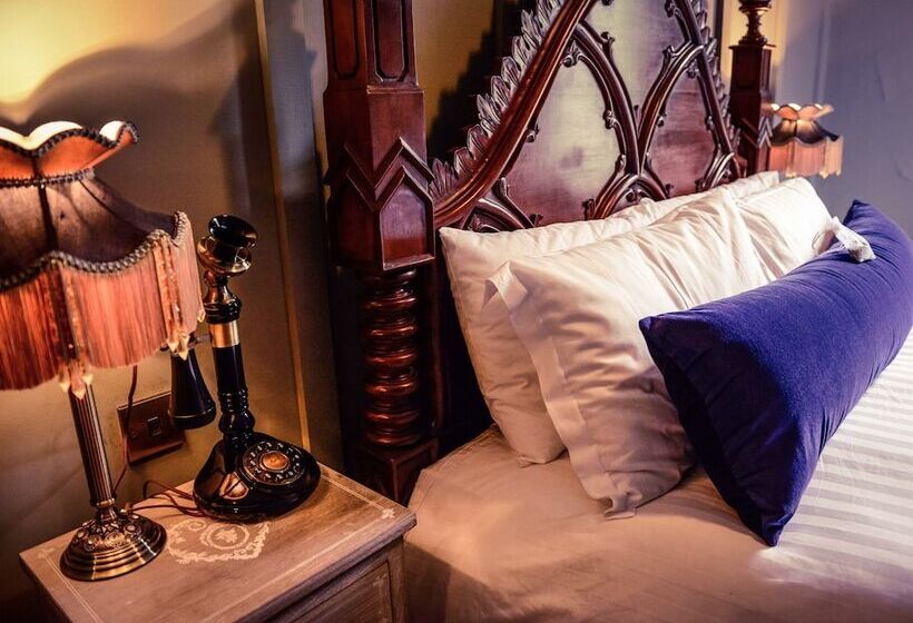 בית מלון כפרי Le Petit Chateau & William De Percy