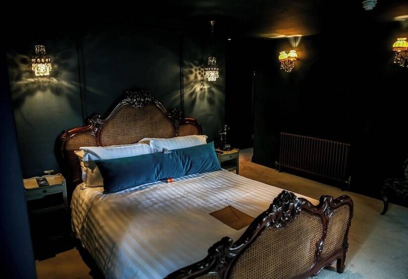 בית מלון כפרי Le Petit Chateau & William De Percy