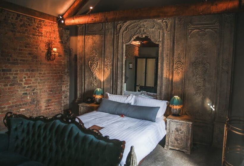 בית מלון כפרי Le Petit Chateau & William De Percy