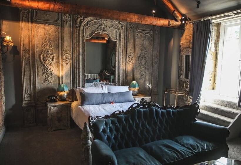 בית מלון כפרי Le Petit Chateau & William De Percy